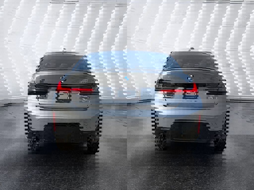 Used 2025 BMW 330i xDrive Sedan w/ M Sport Package image 5