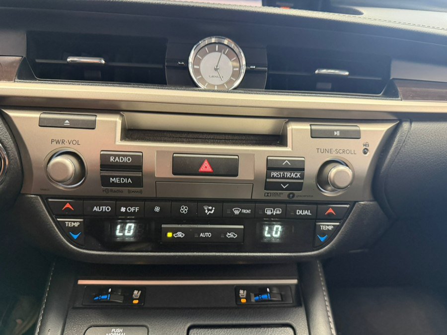 Used 2018 Lexus ES 350 w/ Navigation System Package FWD image 54