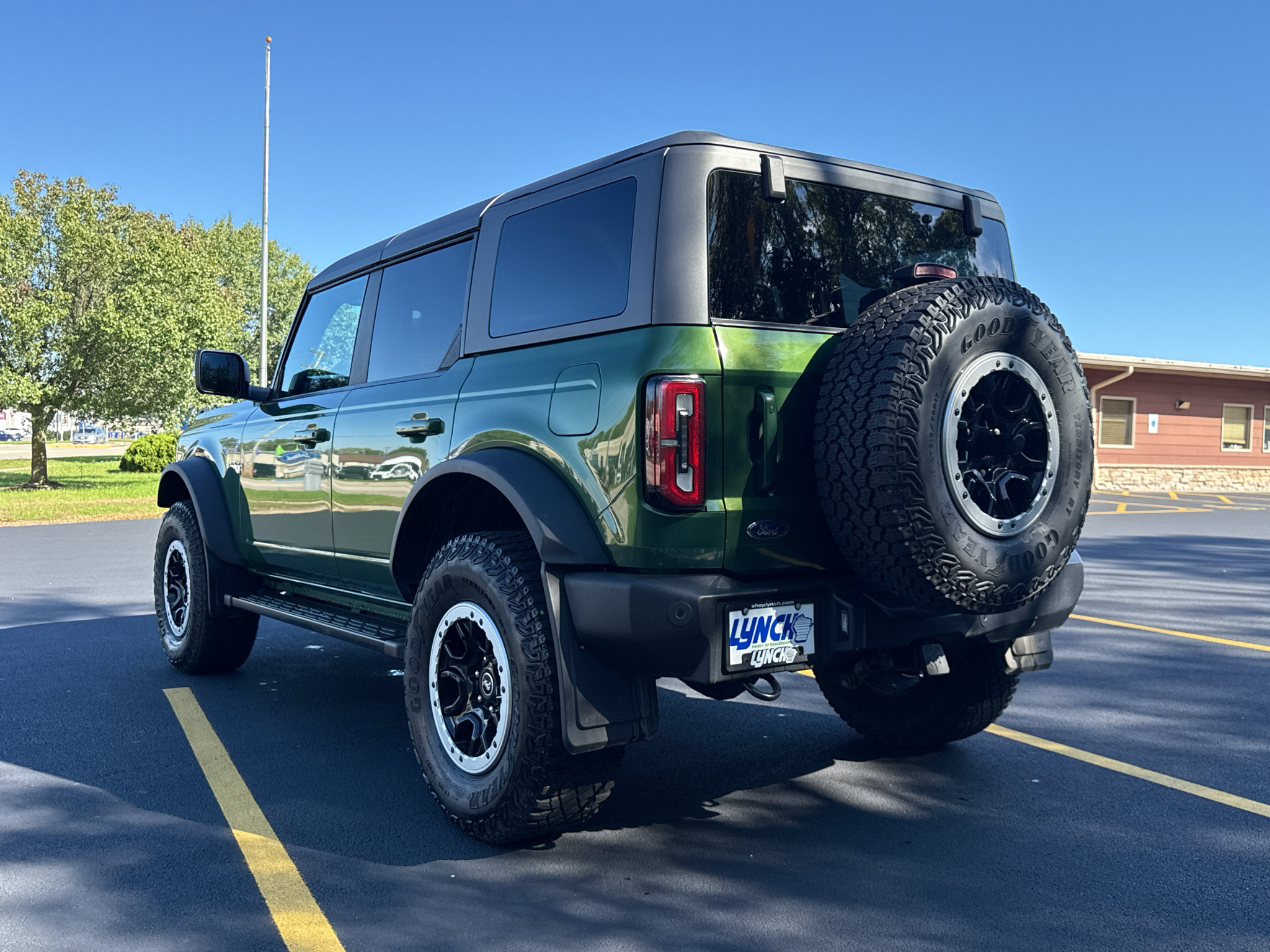 Used 2023 Ford Bronco Outer Banks w/ Sasquatch Package AWD/4WD image 8