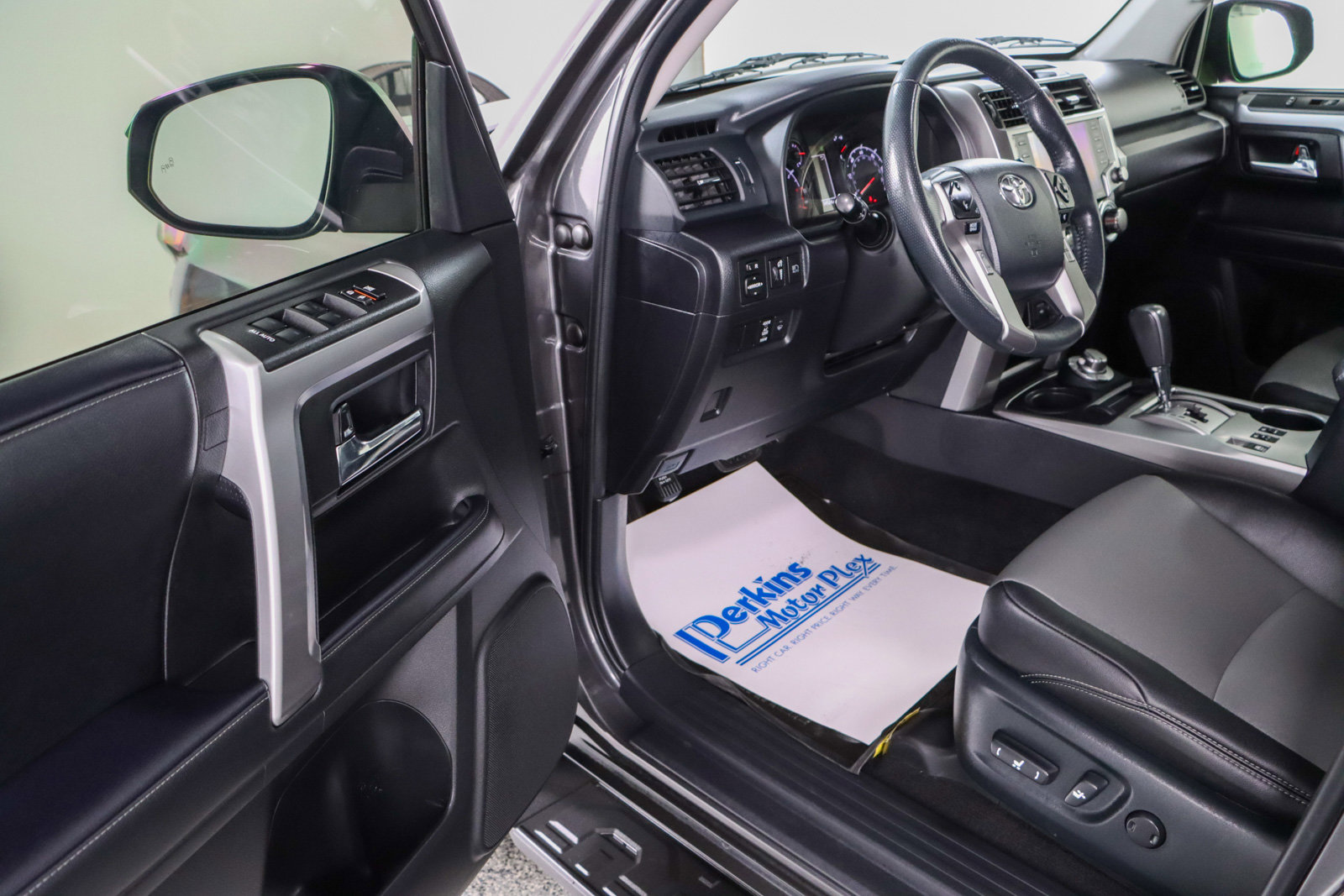 Used 2023 Toyota 4Runner SR5 Premium w/ Moonroof Package AWD/4WD image 3