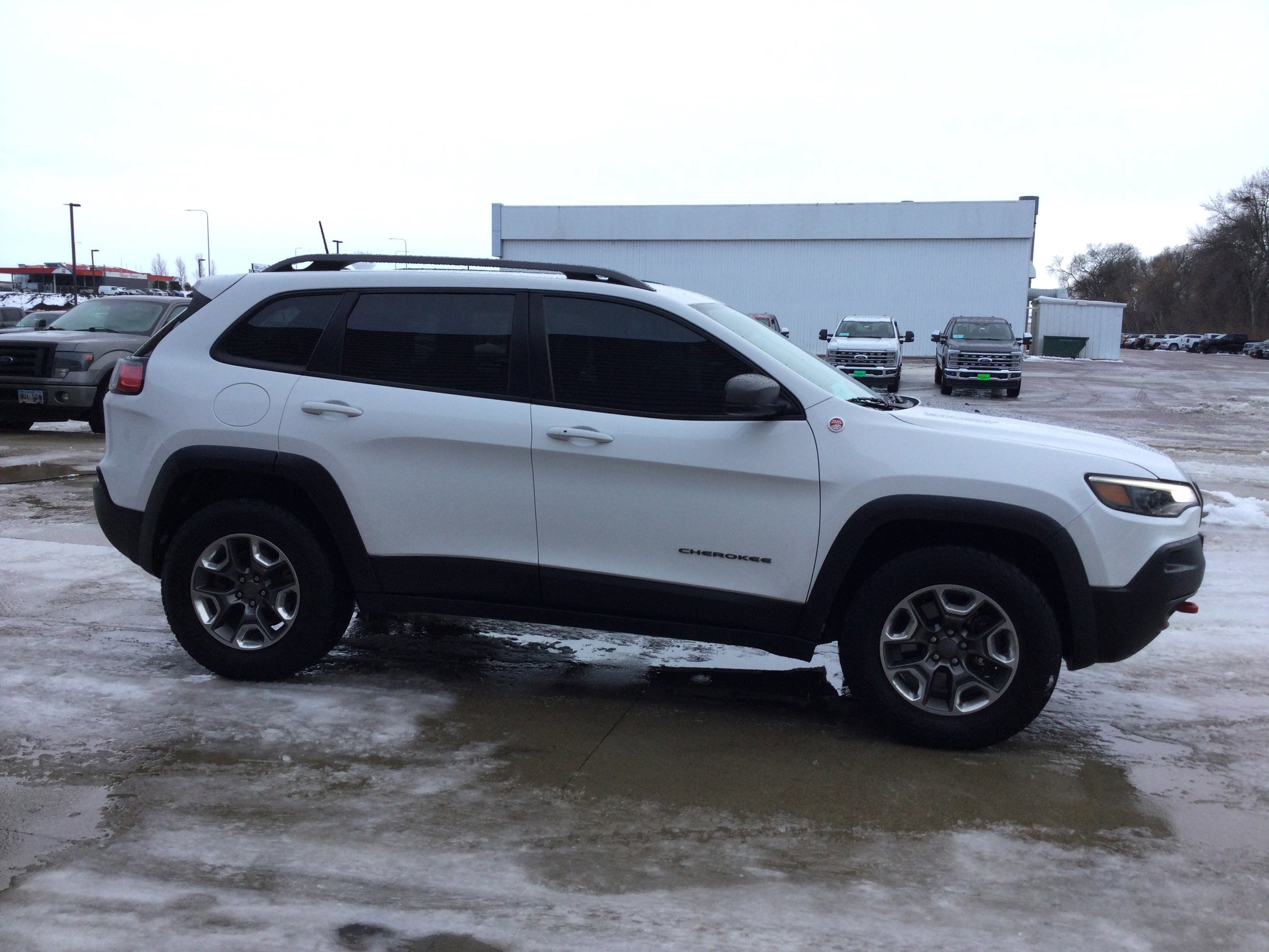 Used 2019 Jeep Cherokee Trailhawk w/ Comfort/Convenience Group image 3
