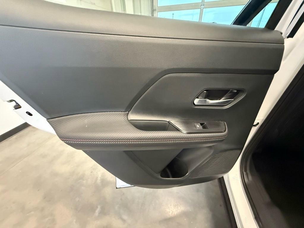 Used 2025 Nissan Kicks SR FWD image 19