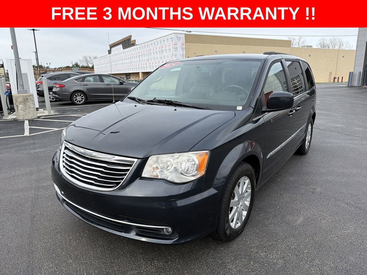 Used 2014 Chrysler Town & Country Touring FWD image 26