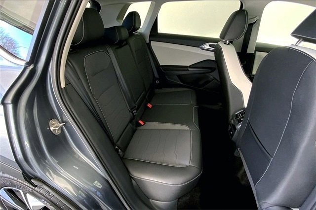 Certified 2025 Volkswagen Taos SE w/ Panoramic Sunroof Package image 27