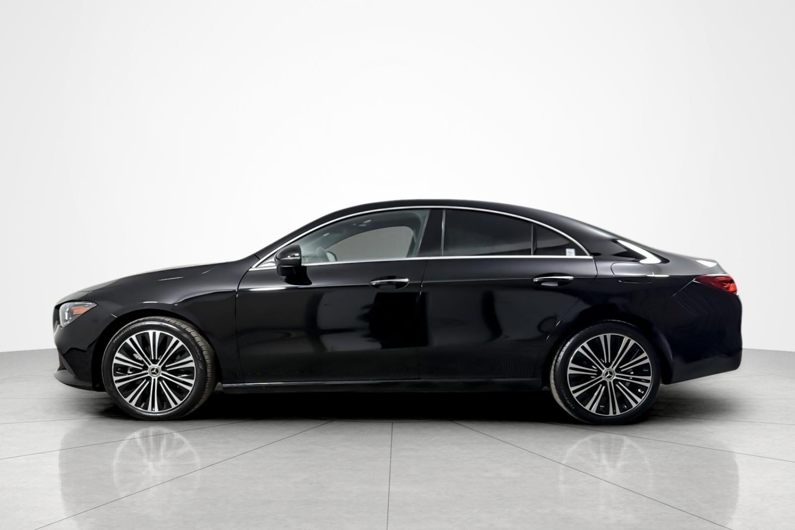 Used 2023 Mercedes-Benz CLA 250 w/ Premium Package image 2