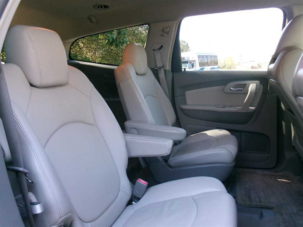 Used 2009 Chevrolet Traverse LT image 25