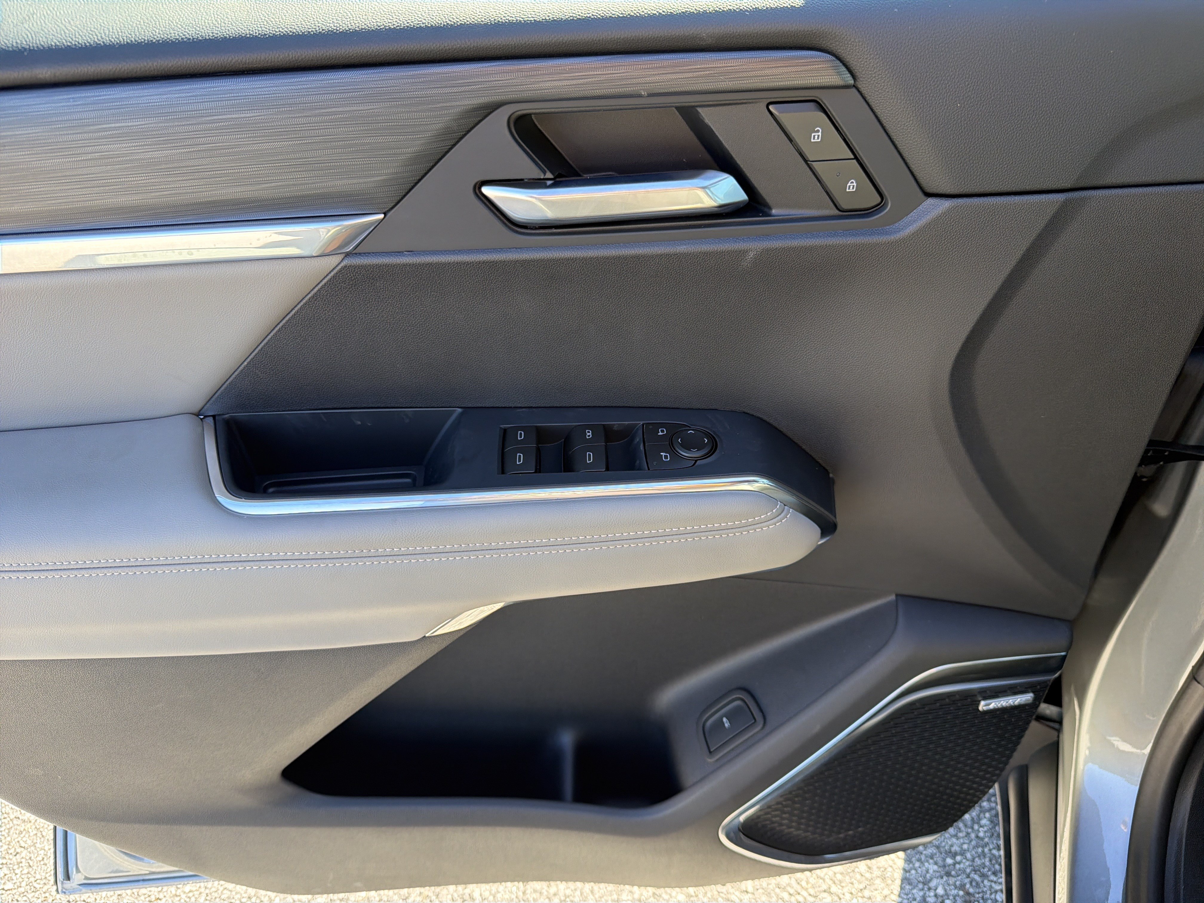 New 2027 GMC Acadia Elevation w/ Elevation Premium Package FWD image 11