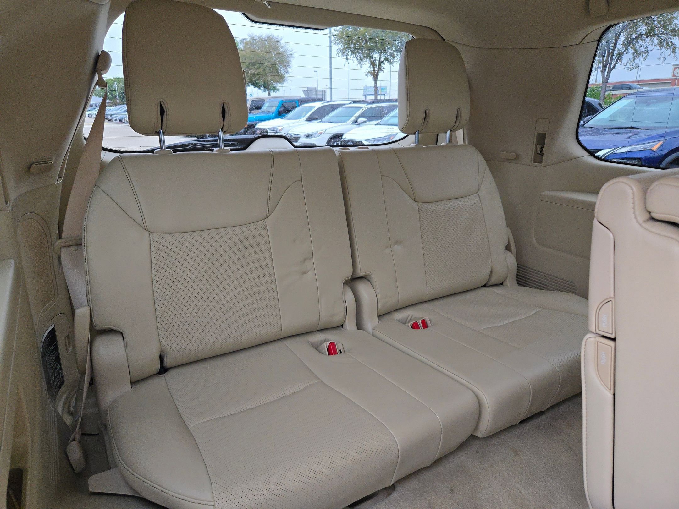 Used 2014 Lexus LX 570 4WD image 28