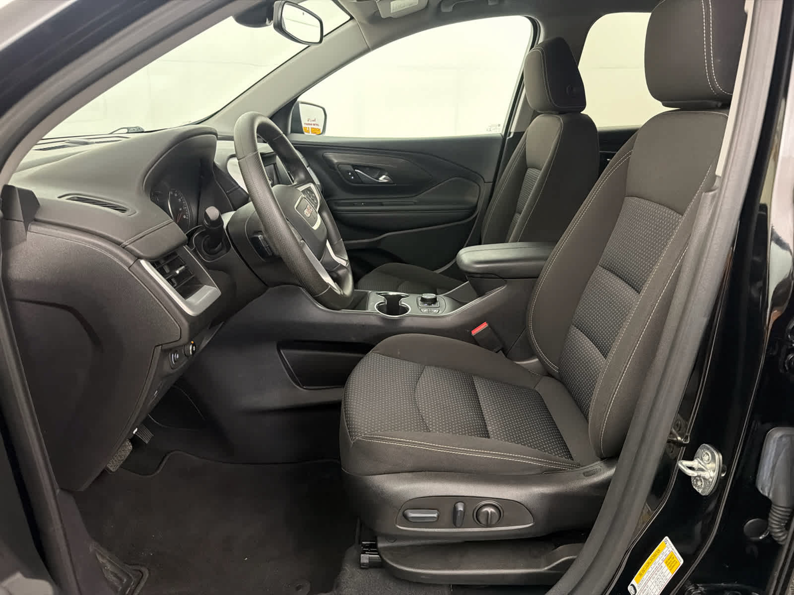 Used 2023 GMC Terrain SLE w/ Driver Convenience Package FWD image 14