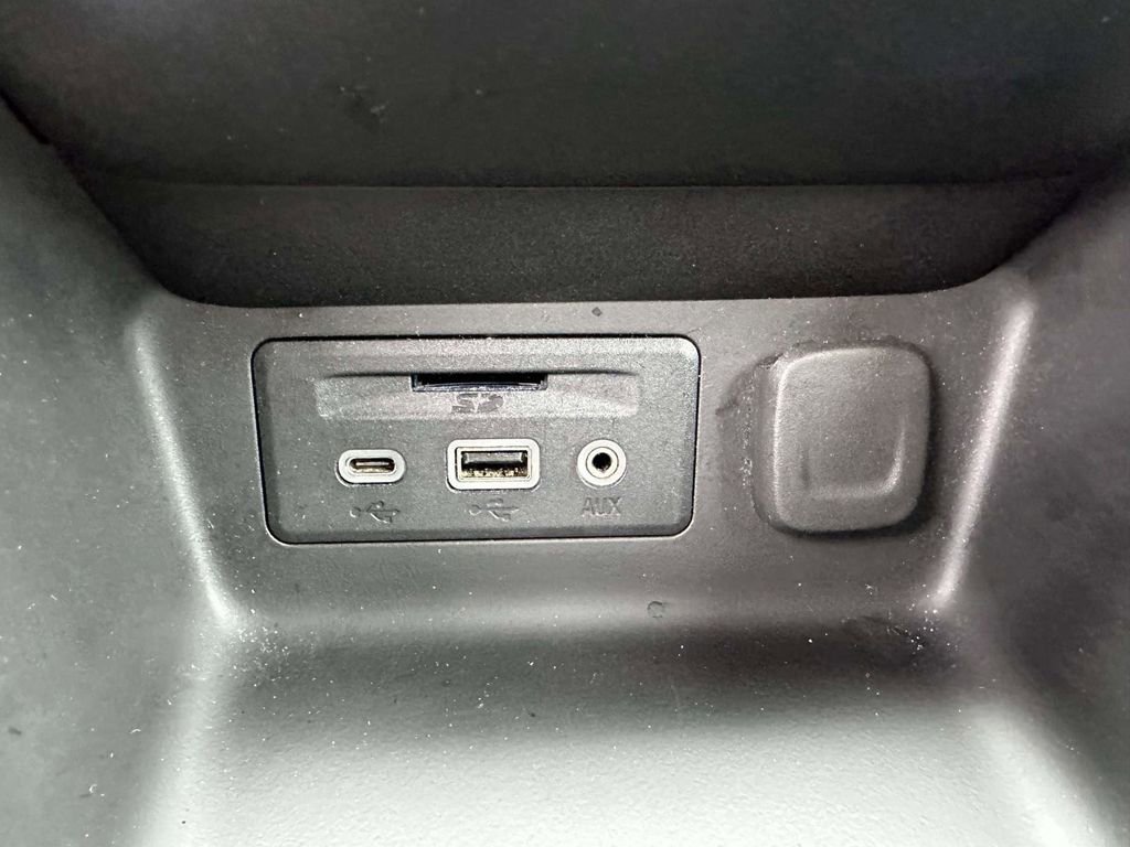 Used 2024 GMC Terrain SLT image 29