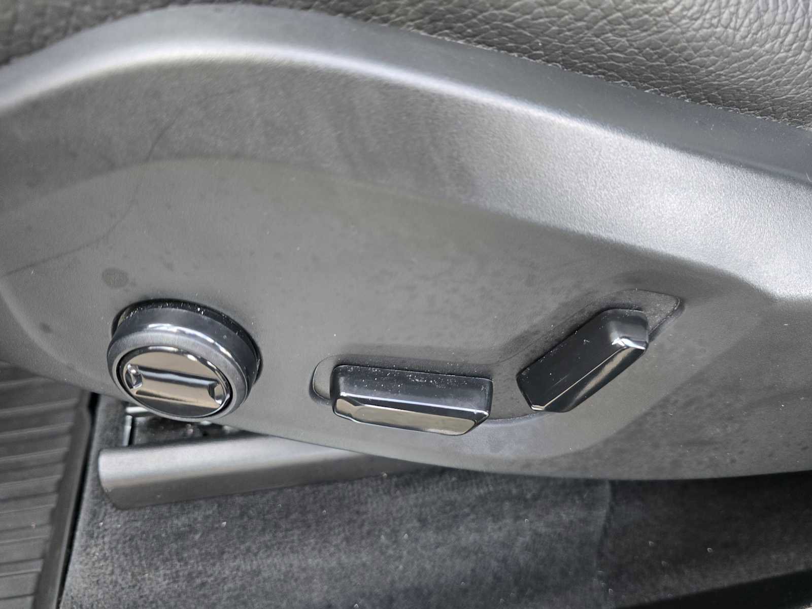 Certified 2024 Volvo XC90 T8 Plus w/ Protection Package Premier image 26