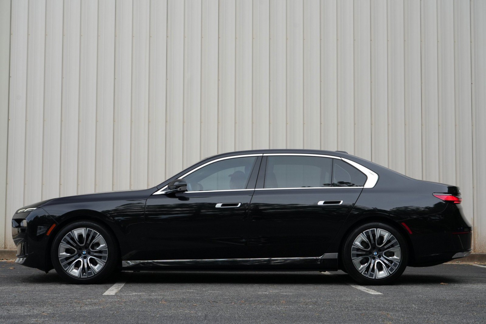 Used 2023 BMW i7 xDrive60 AWD/4WD image 9
