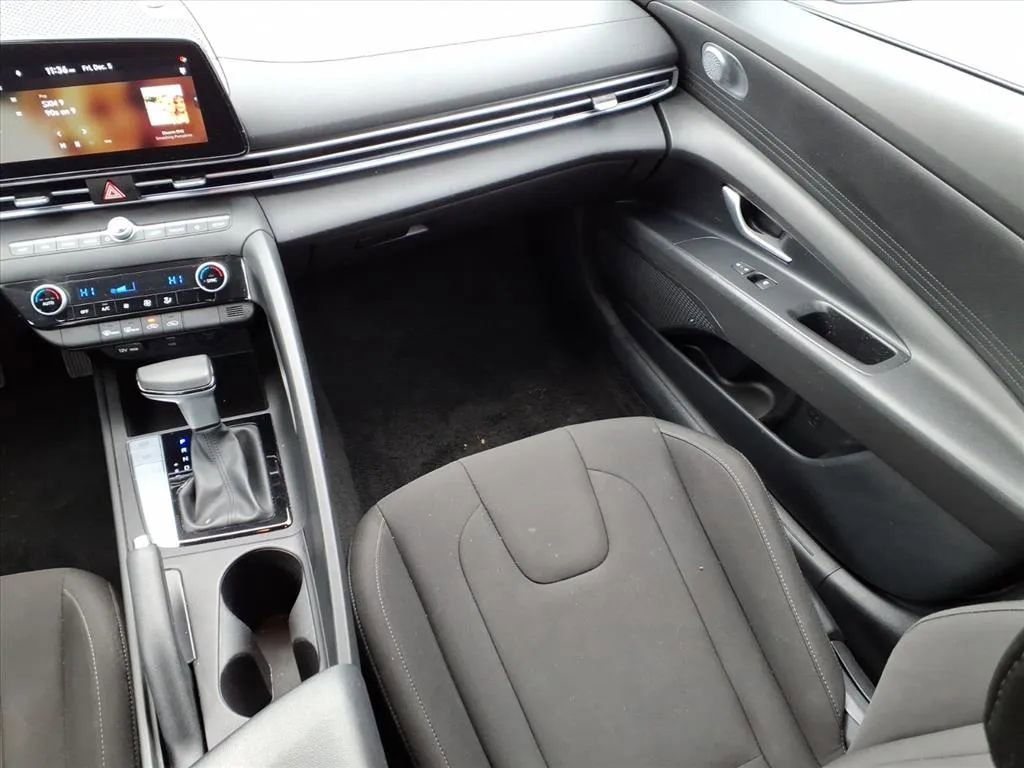 Used 2024 Hyundai Elantra SEL image 19