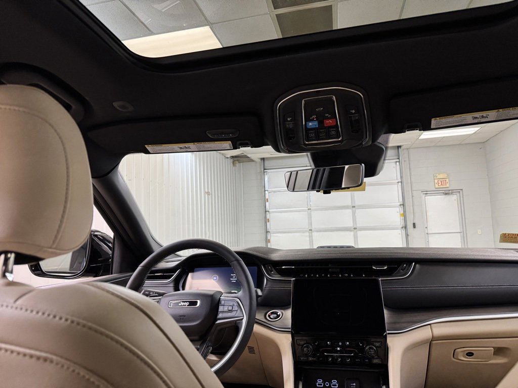 Used 2025 Jeep Grand Cherokee Limited 4xe w/ Luxury Tech Group II image 23