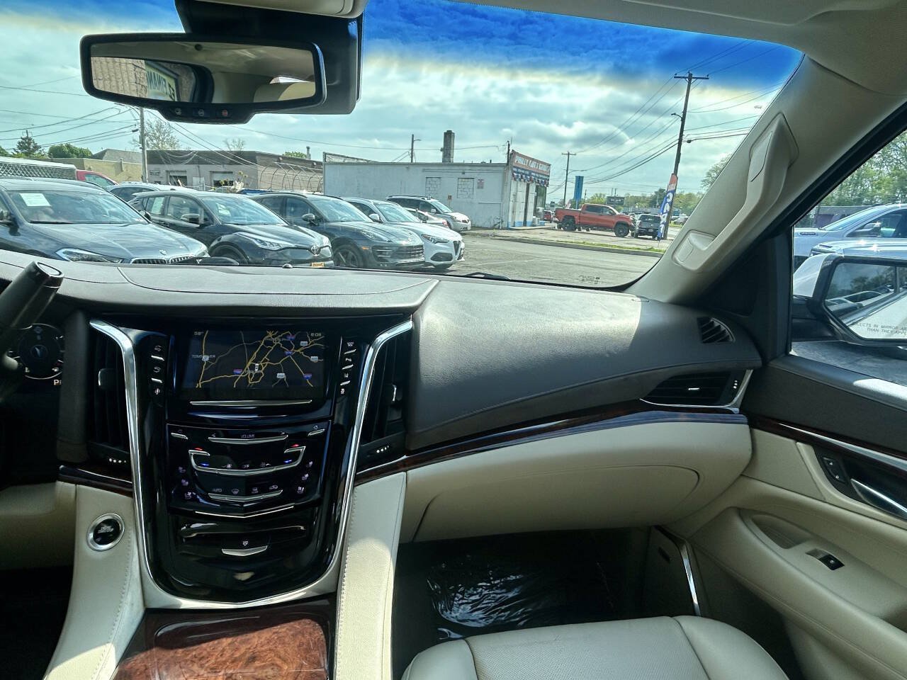 Used 2015 Cadillac Escalade Luxury AWD/4WD image 22