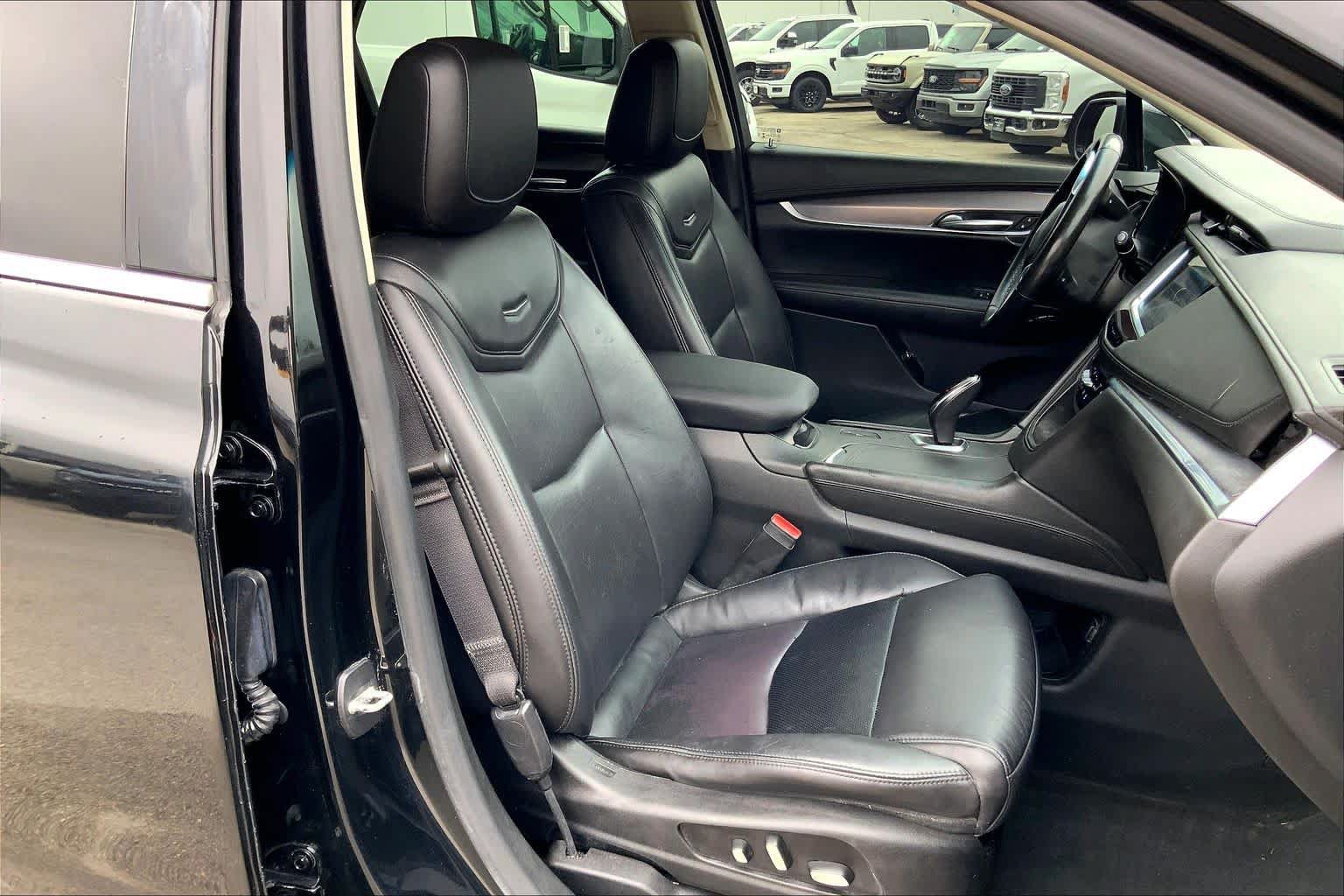 Used 2018 Cadillac XT5 Luxury w/ Driver Awareness Package FWD image 7