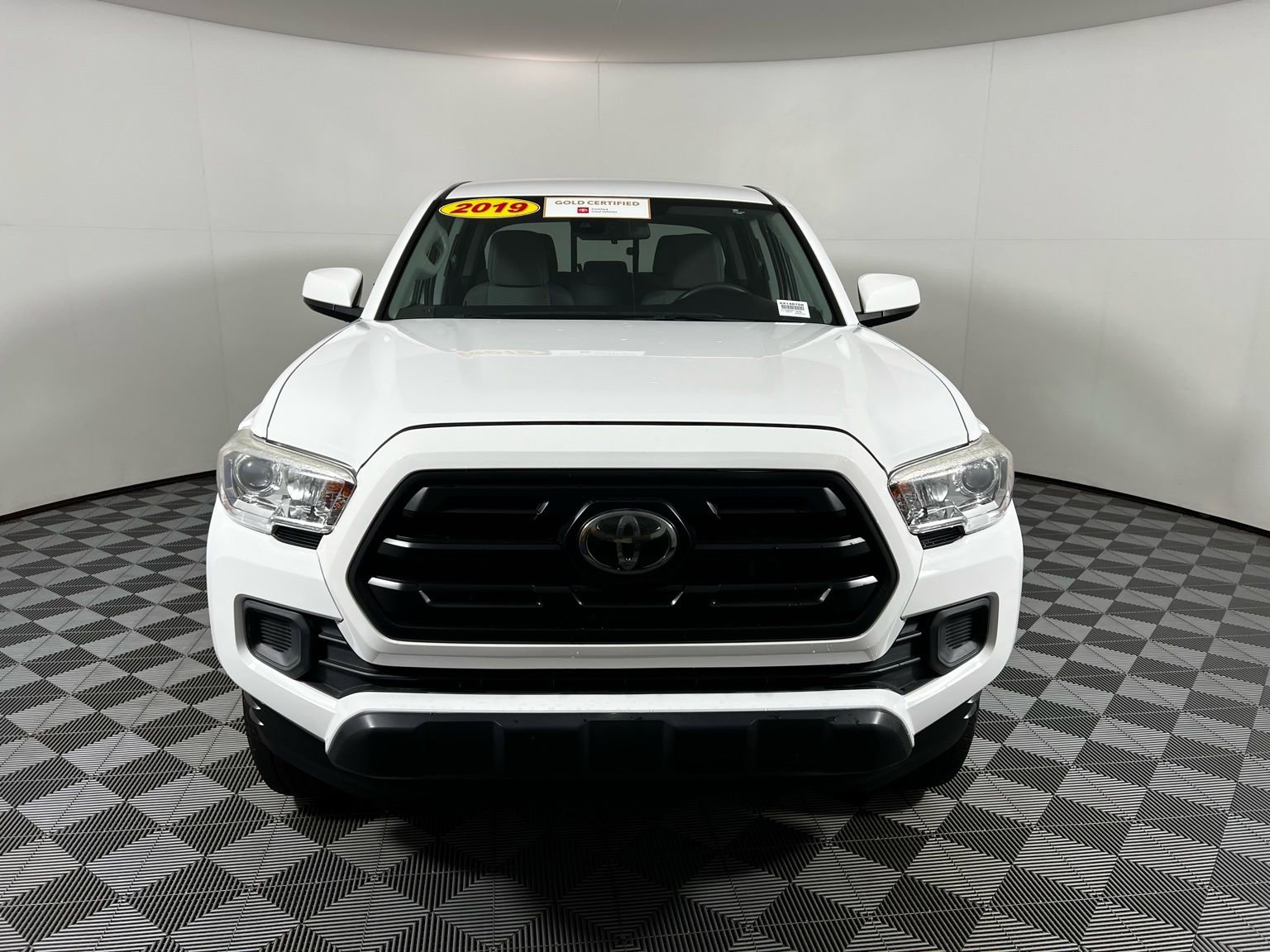 Used 2019 Toyota Tacoma SR w/ SR Convenience Package image 2