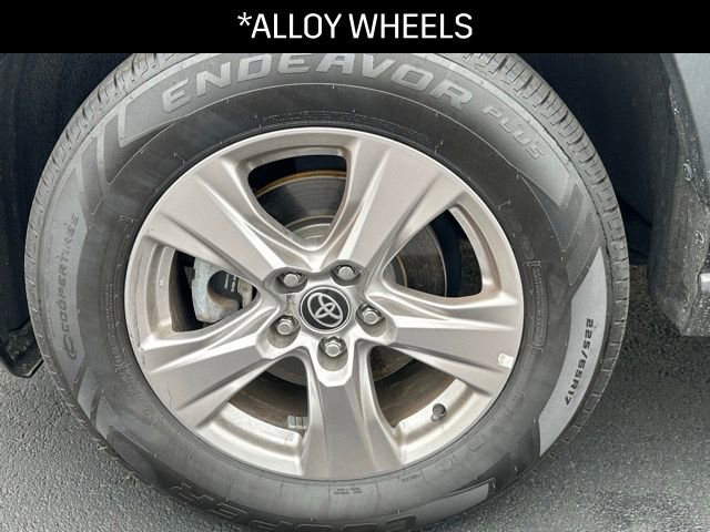 Used 2022 Toyota RAV4 XLE w/ Carpet Mat Package (TMS) image 13