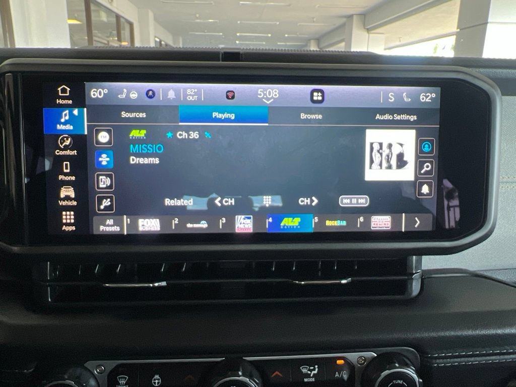 Used 2025 Jeep Wrangler Unlimited Sahara AWD/4WD image 45
