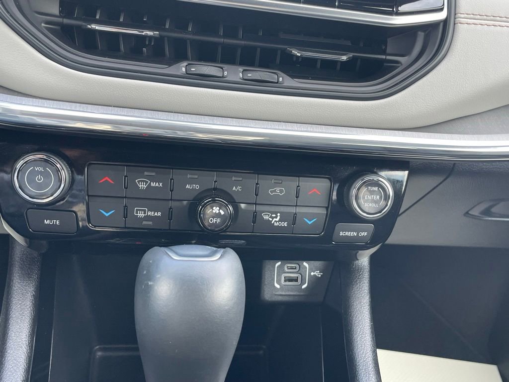 Certified 2024 Jeep Compass Limited image 35