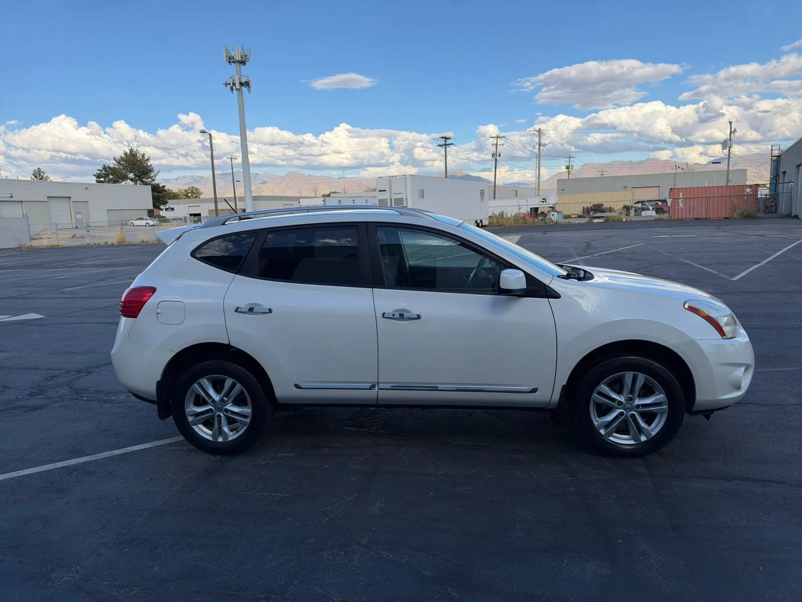 Used 2012 Nissan Rogue SV FWD image 6