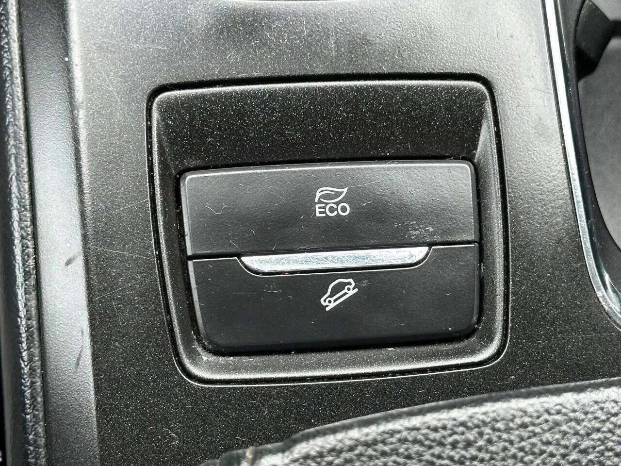 Used 2018 Ford Fusion SE image 40