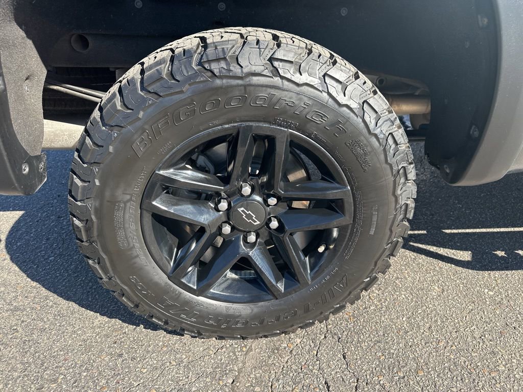 Used 2020 Chevrolet Silverado 1500 LT Trail Boss w/ Midnight Edition image 39