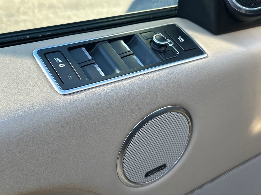 Used 2016 Land Rover Range Rover HSE image 20