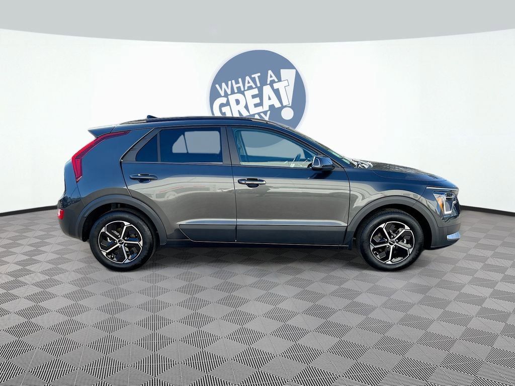 Certified 2024 Kia Niro EX image 2