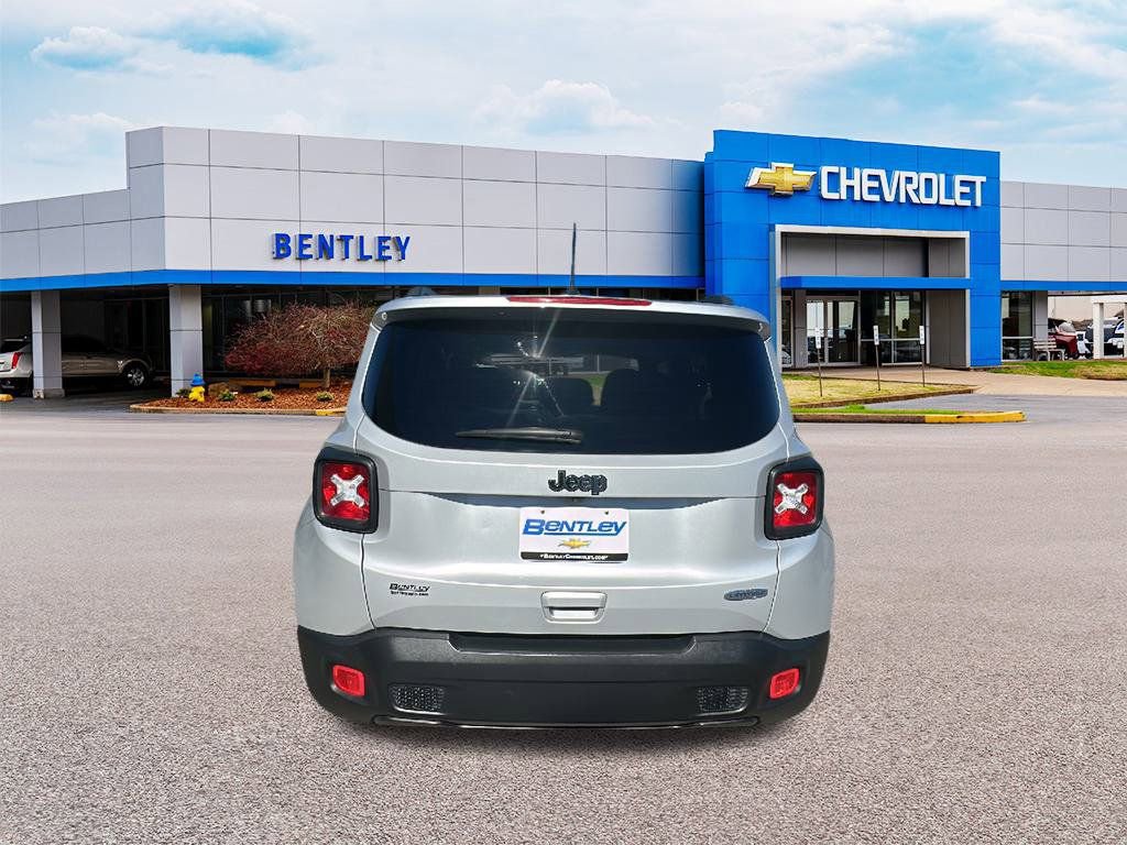 Used 2018 Jeep Renegade Latitude image 4