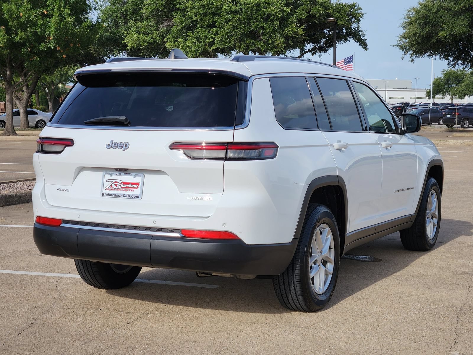 Used 2023 Jeep Grand Cherokee L Laredo w/ Luxury Tech Group I AWD/4WD image 6