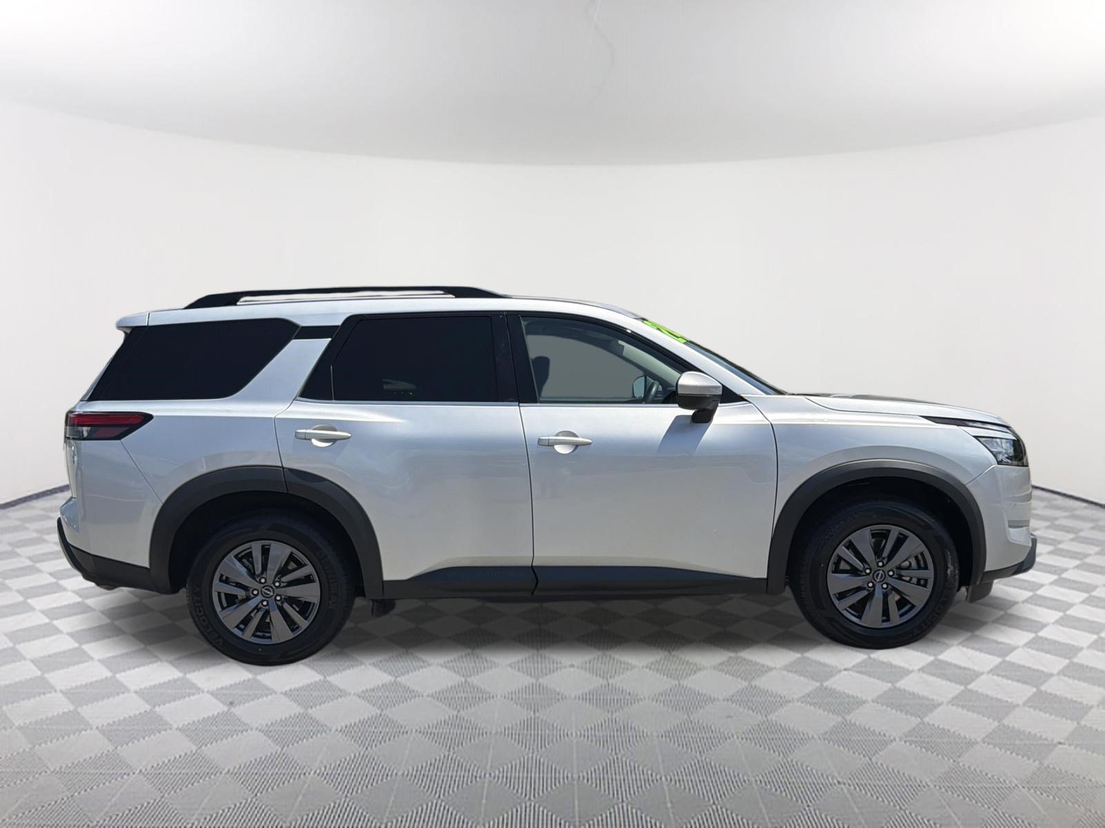 Used 2024 Nissan Pathfinder SV AWD/4WD image 18