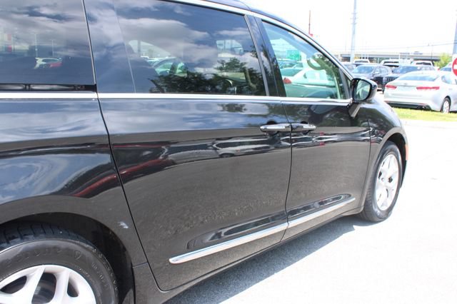 Used 2018 Chrysler Pacifica Touring-L Plus w/ Tire & Wheel Group FWD image 45