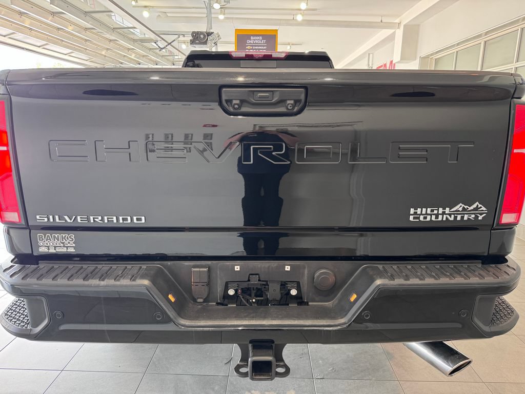 Certified 2025 Chevrolet Silverado 2500 High Country w/ Technology Package AWD/4WD image 6