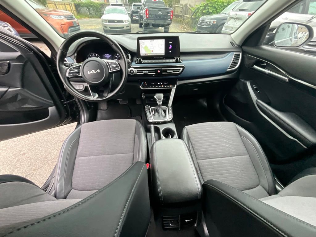 Used 2023 Kia Seltos S w/ Navigation Package image 27