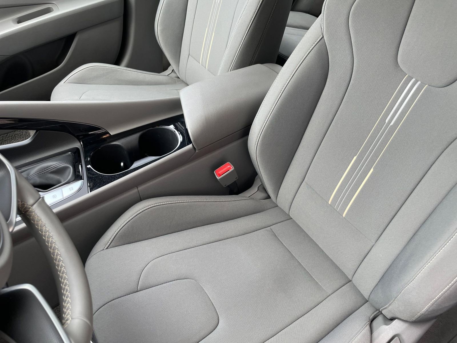 Used 2025 Hyundai Elantra SEL image 35