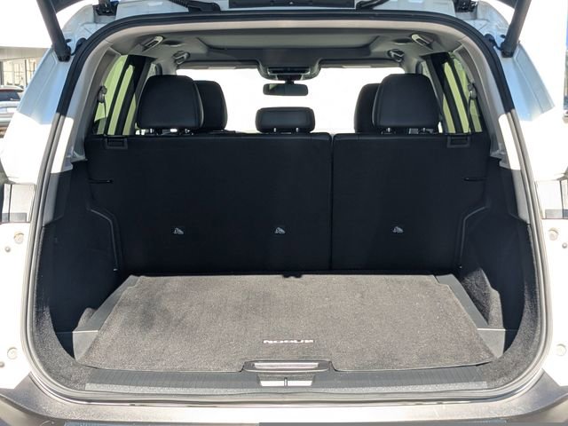 Used 2023 Nissan Rogue SV w/ SV Premium B Package image 18