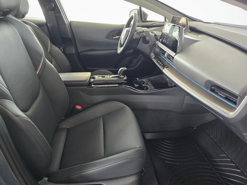 Used 2025 Toyota Prius XLE AWD/4WD image 43