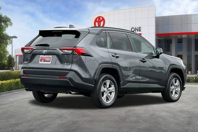 Used 2025 Toyota RAV4 XLE FWD image 5