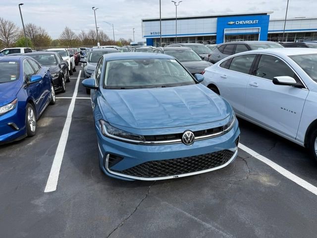 Used 2025 Volkswagen Jetta S image 3