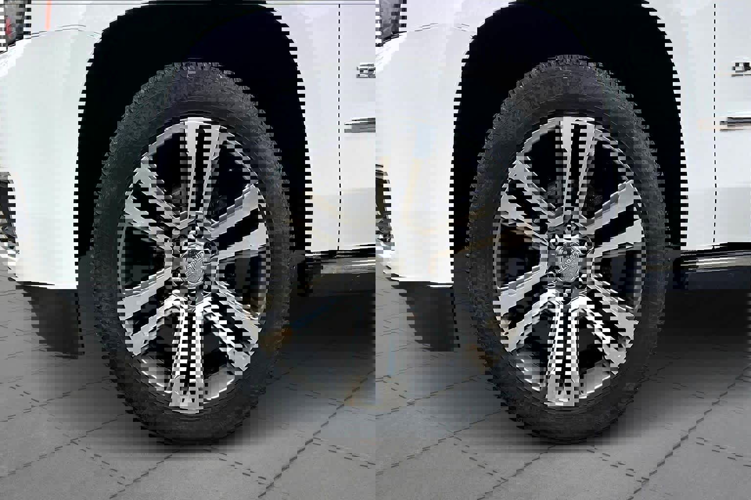 Used 2019 GMC Yukon Denali w/ Denali Ultimate Package image 10