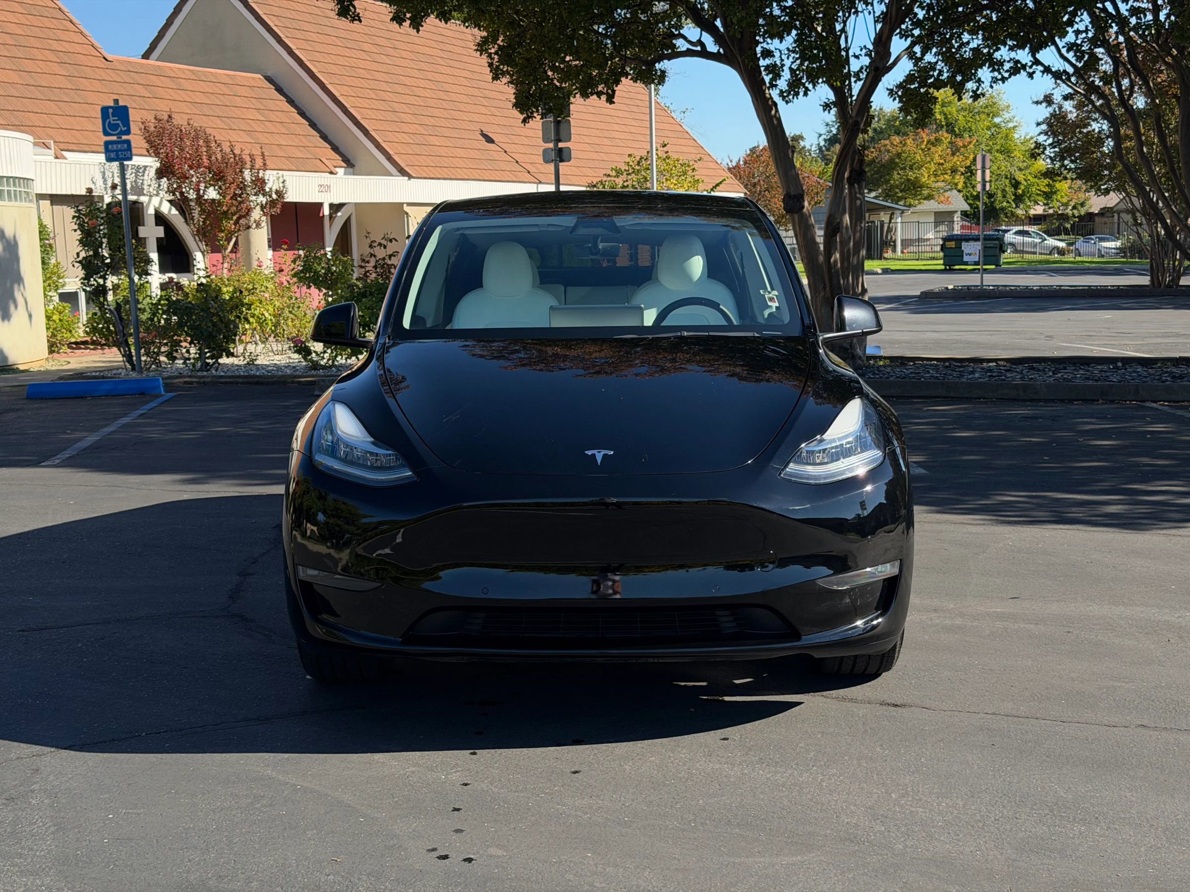 Used 2022 Tesla Model Y Long Range image 2