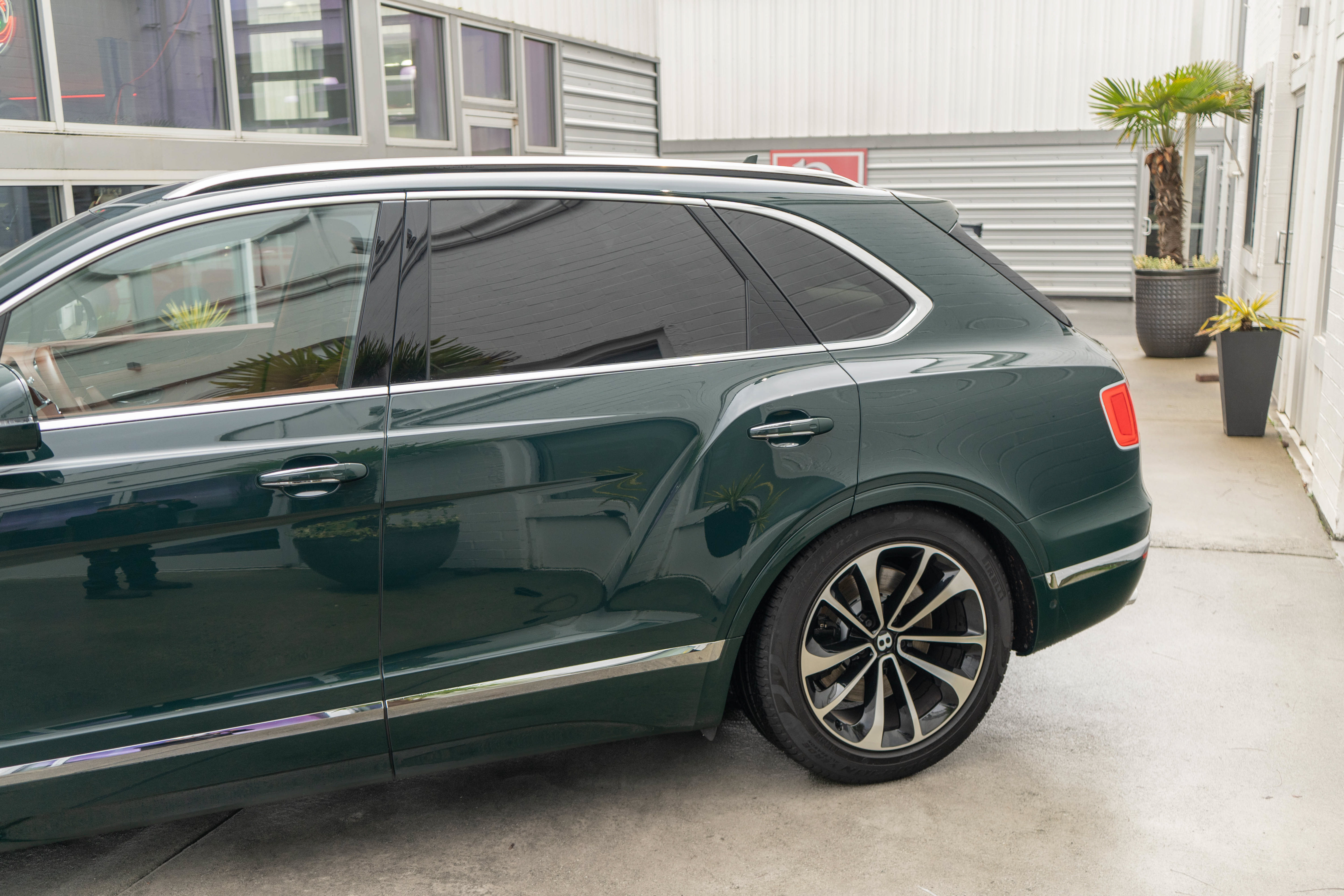 Used 2017 Bentley Bentayga AWD/4WD image 5
