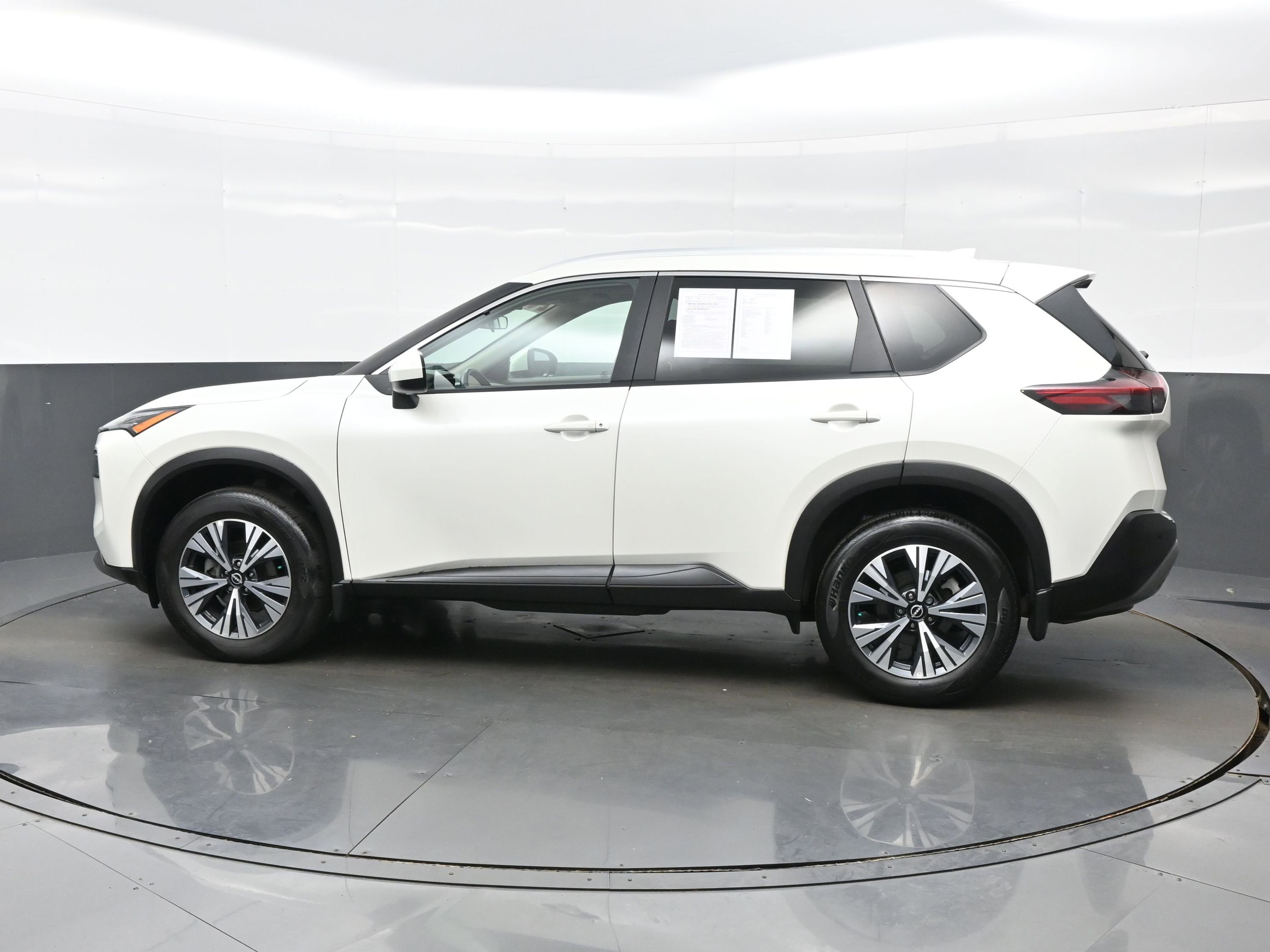 Used 2023 Nissan Rogue SV w/ SV Premium B Package AWD/4WD image 3
