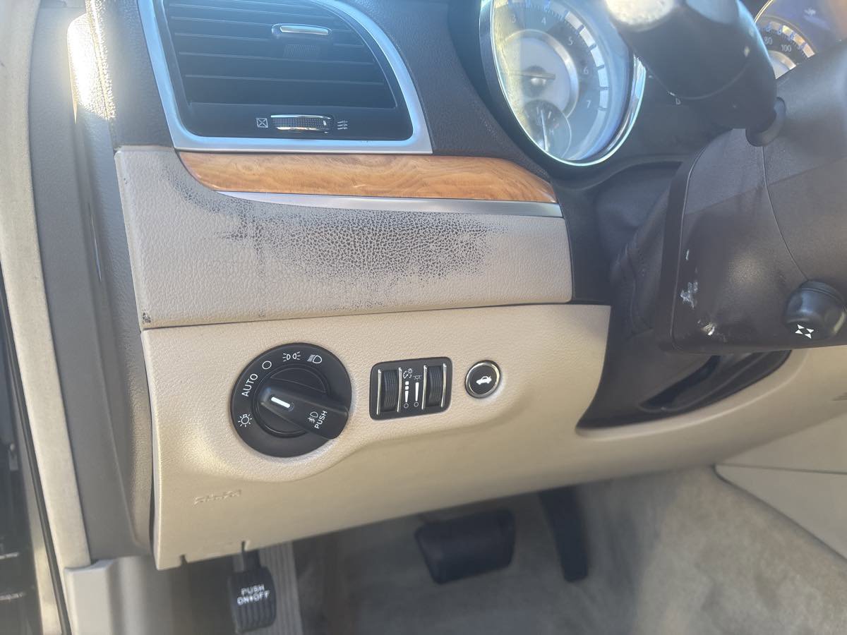 Used 2014 Chrysler 300 C image 10