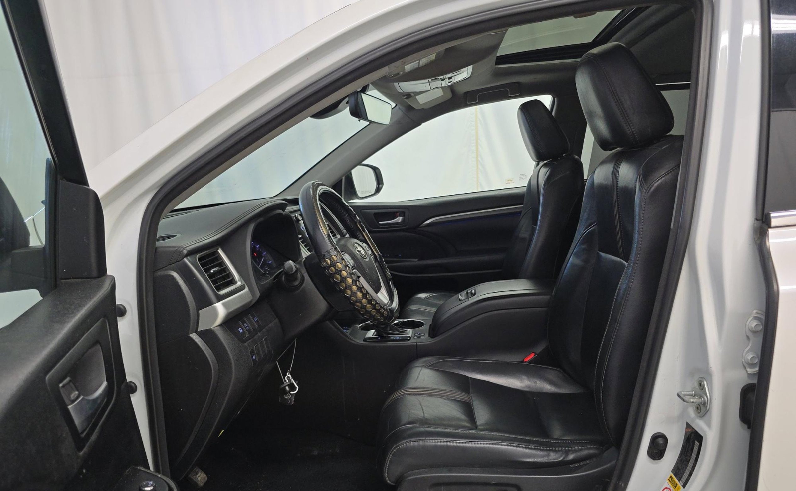 Used 2018 Toyota Highlander SE AWD/4WD image 5
