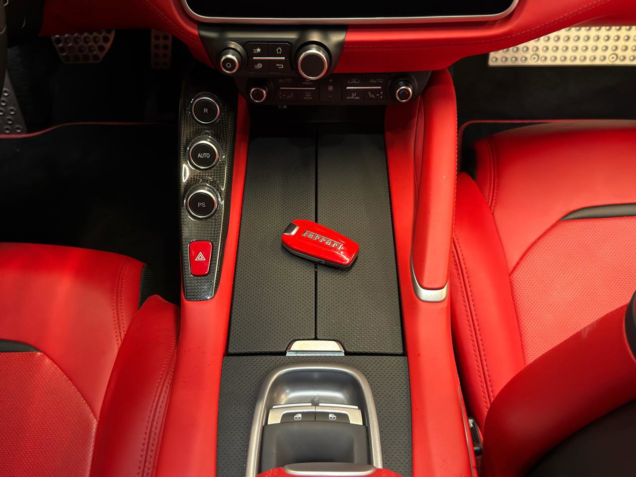 Used 2018 Ferrari GTC4Lusso AWD/4WD image 22
