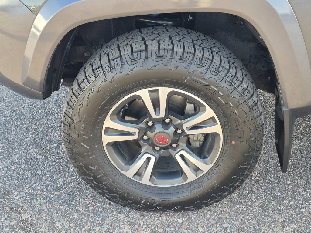 Used 2018 Toyota Tacoma TRD Sport w/ Technology Package image 18