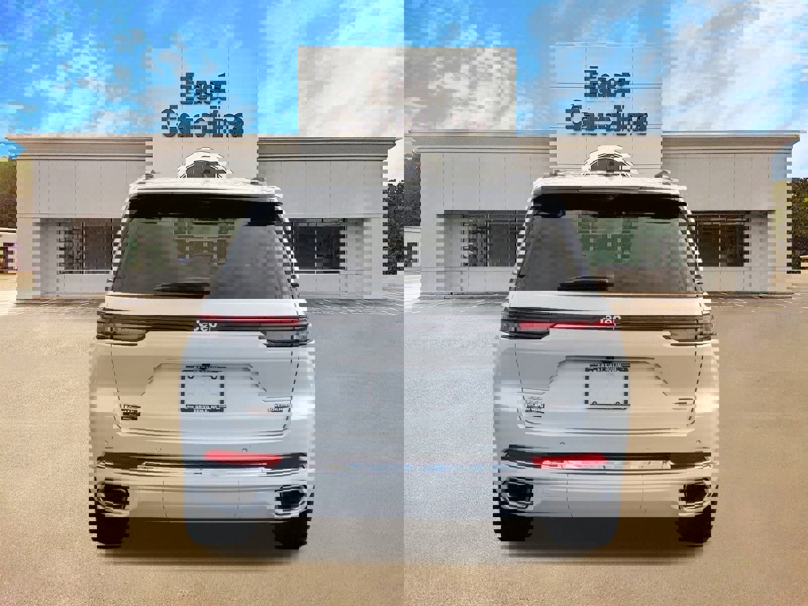 Certified 2025 Jeep Grand Cherokee Overland w/ Luxury Tech Group IV image 4