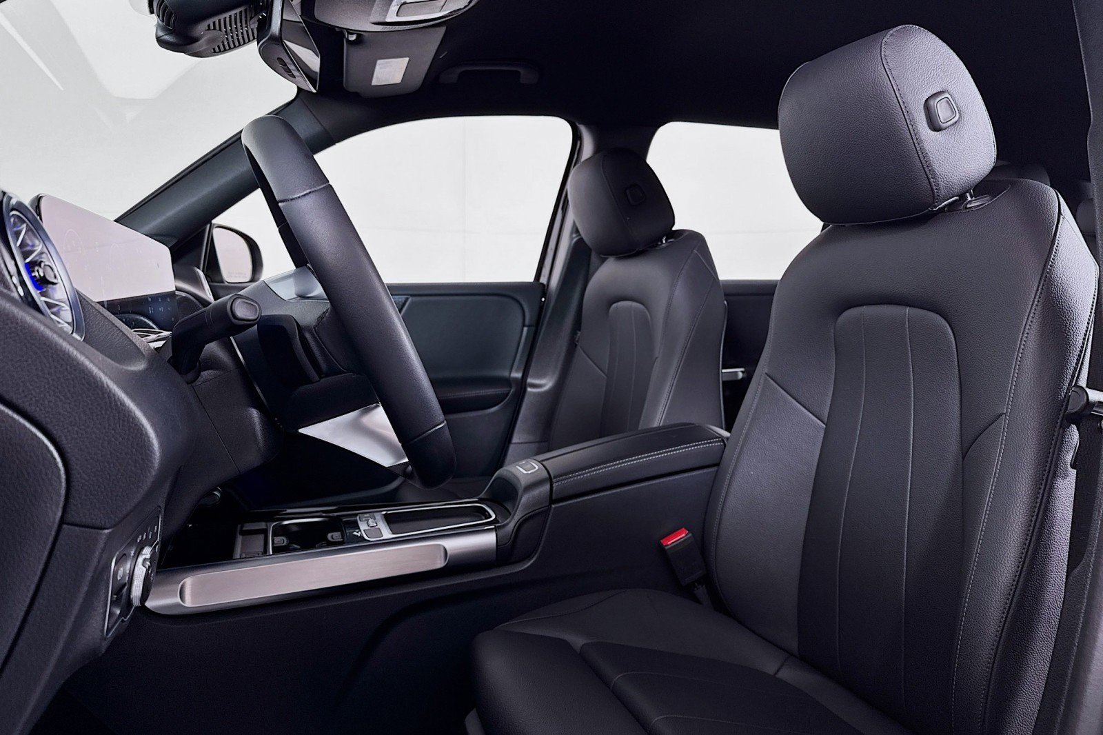 Certified 2025 Mercedes-Benz GLB 250 image 17